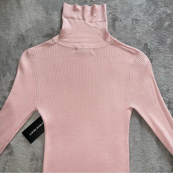 Turtle neck NEW sweater - Picture 2 of 5